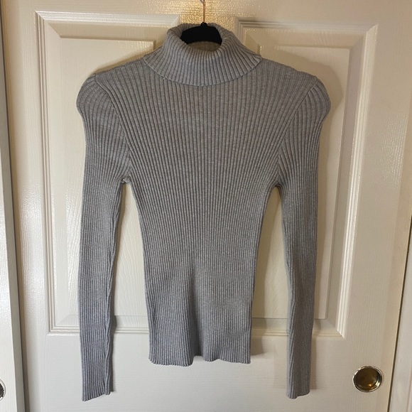 Forever 21 Sweaters - Effortlessly chic ribbed turtleneck size M